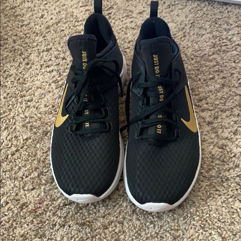 BRAND NEW NIKE TRAINING SHOES
